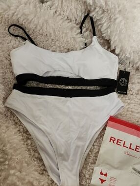 RELLECIGA White Bikini with Black Contrast Trim.  Cute Sporty Suit. Size LG. New